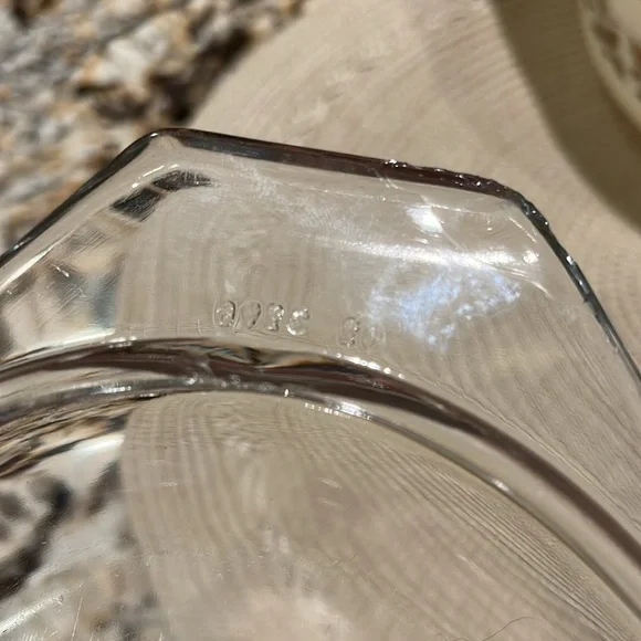 Pyrex Golden Acorn Casserole Dish and Lid - Picture 10 of 11